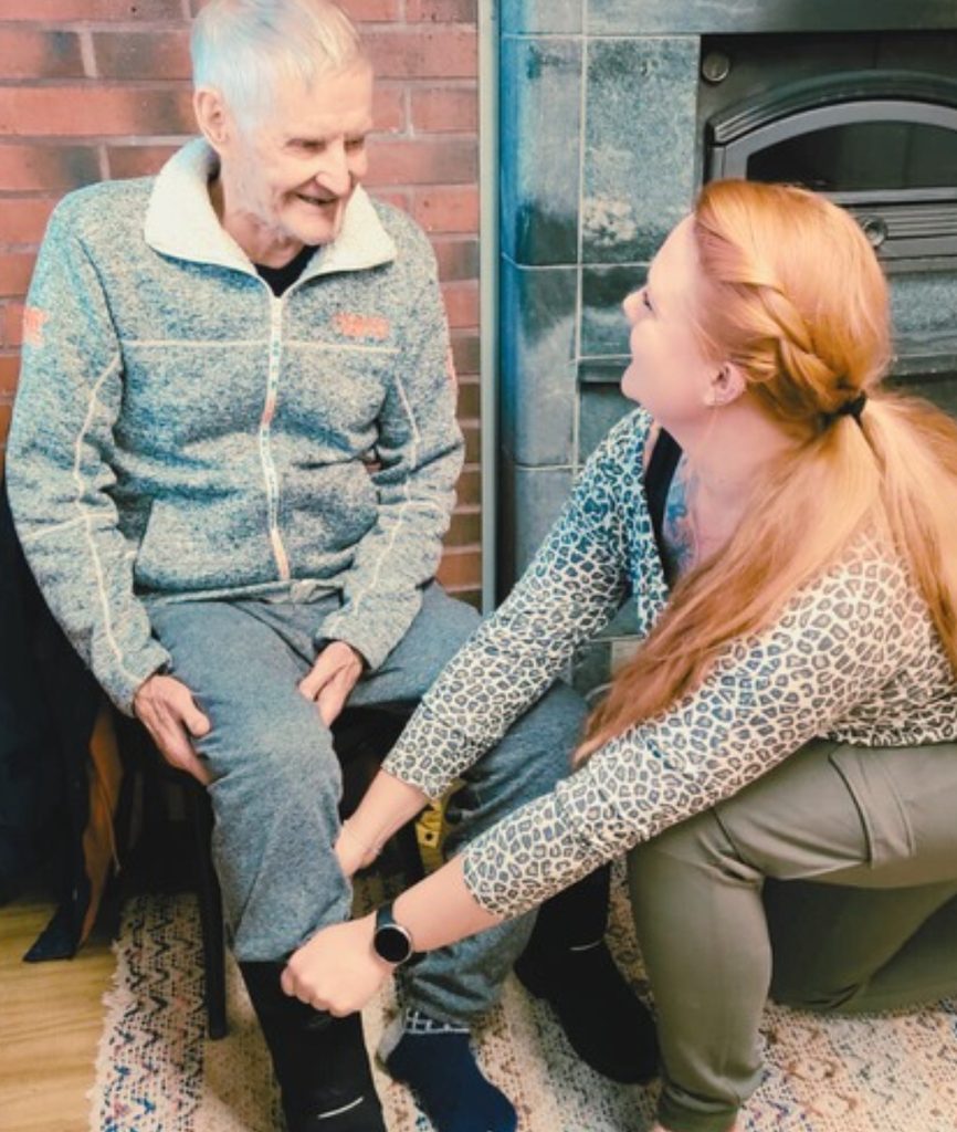 vanhusten liikunta Kuopio
vanhusten viriketoiminta Kuopio
ikäihmisten viriketoiminta
liikuntapalvelu ikäihmisille
vanhuksen ulkoiluseura
vanhuksen liikuntaseura
vanhuksen kanssa ulkoilu
senioriliikunta Kuopio
seniorijumppa Kuopio
tuolijumppa Kuopio
ikäihmisen toimintakyvyn ylläpito
liikunta muistisairaalle